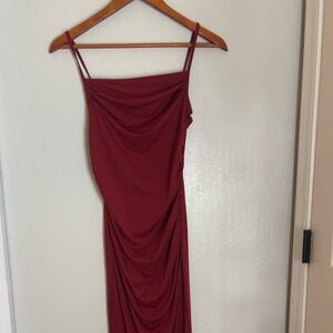 Elegant Burgundy Spaghetti Strap body con Dress